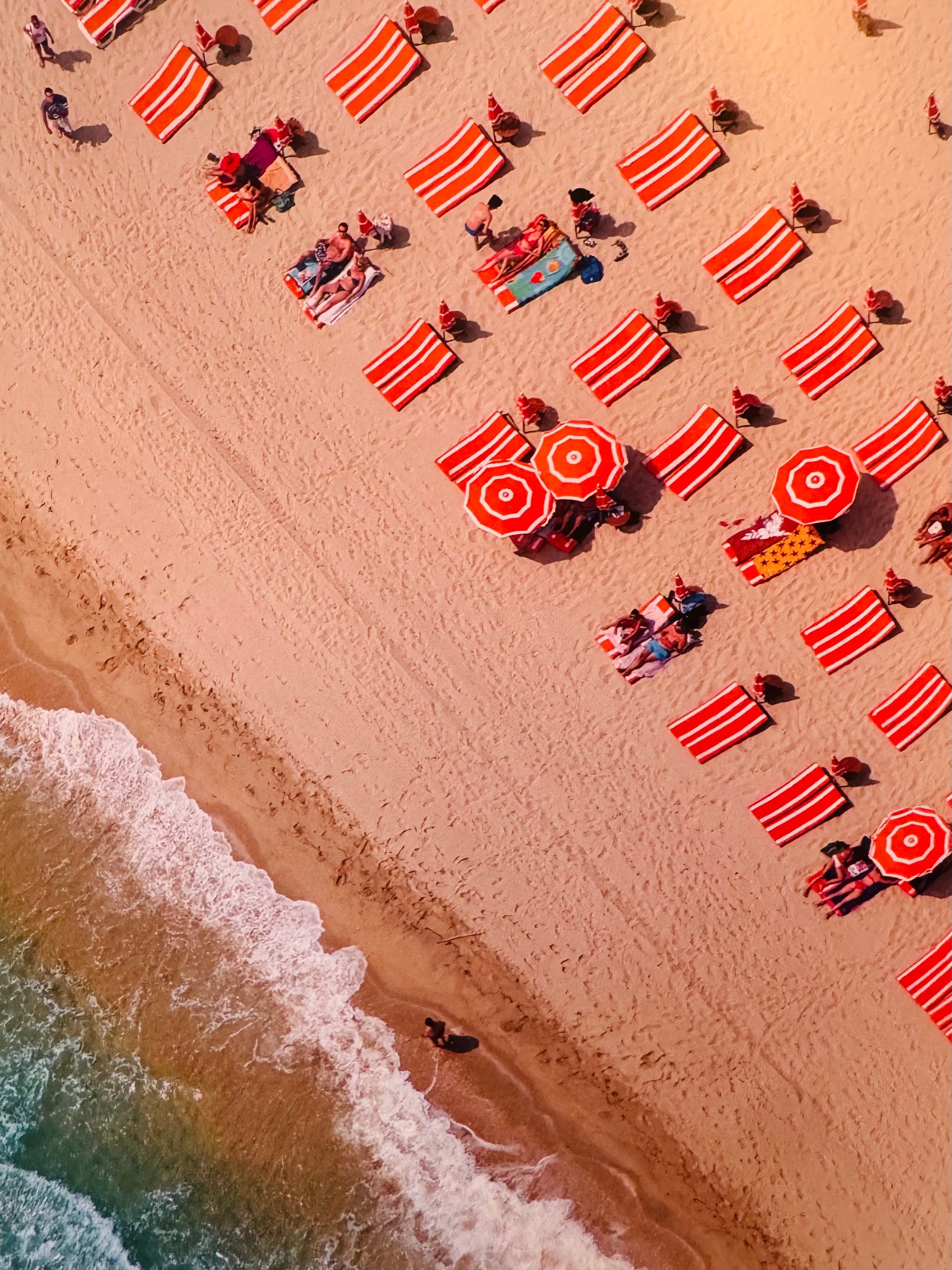 The Power of Color: How High-Contrast Summer Brights Elevate Vacation Photos